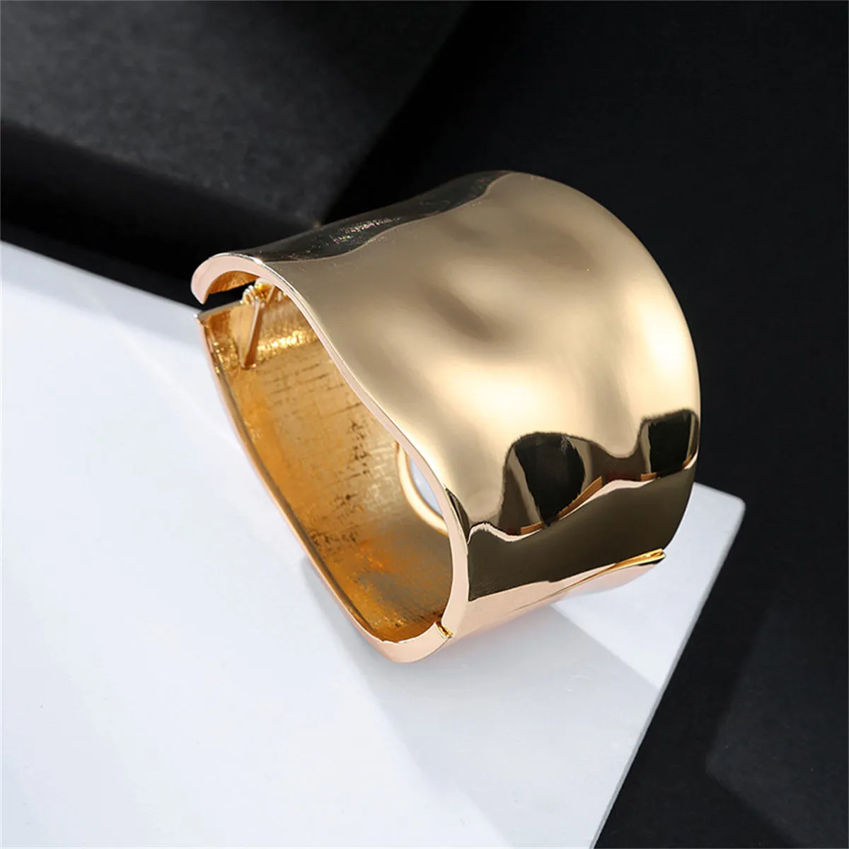 18K Gold-Plated Bright Curved Surface Bangle