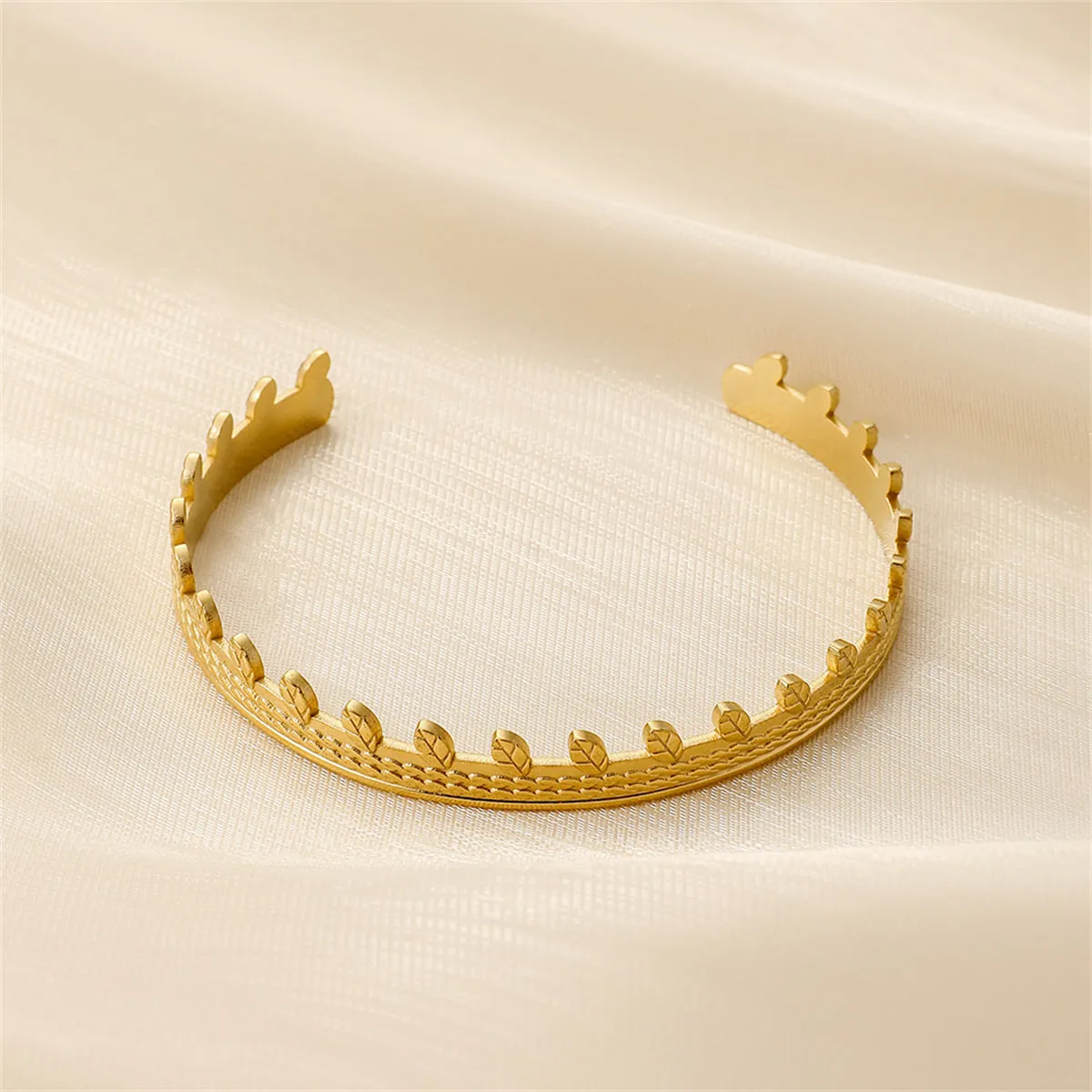 18K Gold-Plated Leaves Twine Cuff