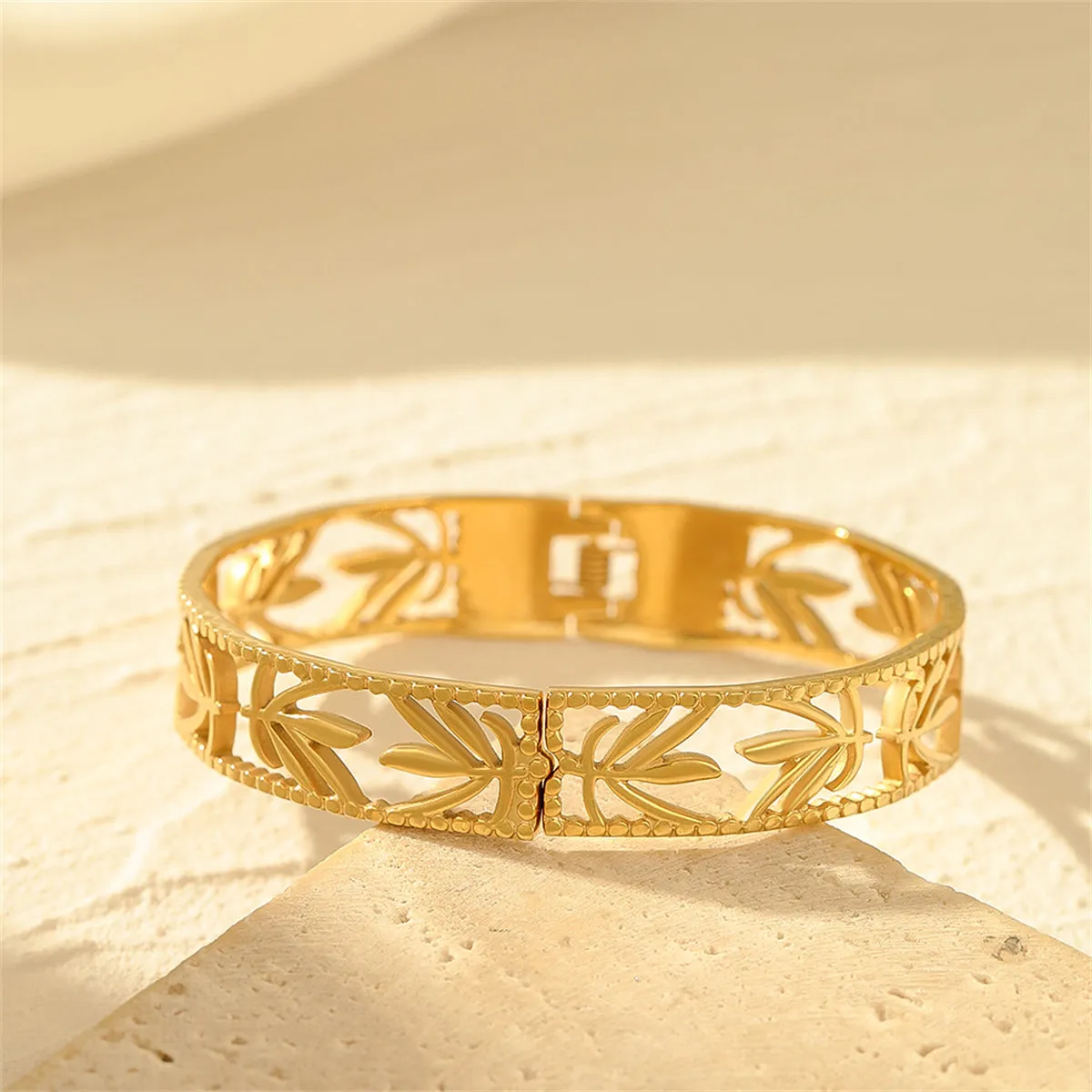 18K Gold-Plated Maple Leaf Openwork Hinge Bangle