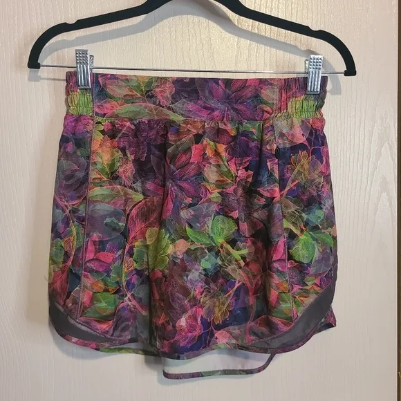 213 Lululemon Hotty Hot High-Rise SkirtVivid Floral Tone Multi / Graphite Grey