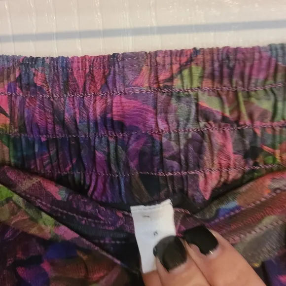 213 Lululemon Hotty Hot High-Rise SkirtVivid Floral Tone Multi / Graphite Grey
