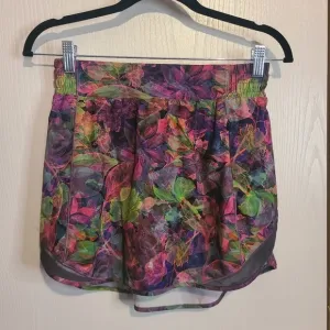 213 Lululemon Hotty Hot High-Rise SkirtVivid Floral Tone Multi / Graphite Grey