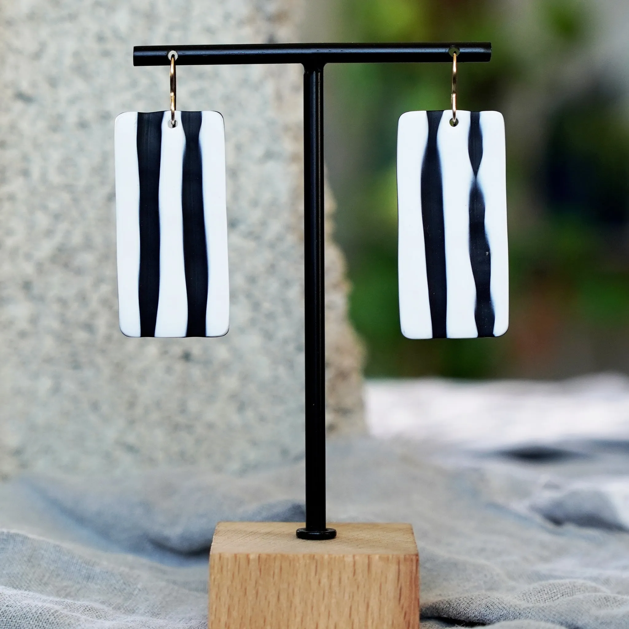 Black-and-White Carved Rectangular Earrings