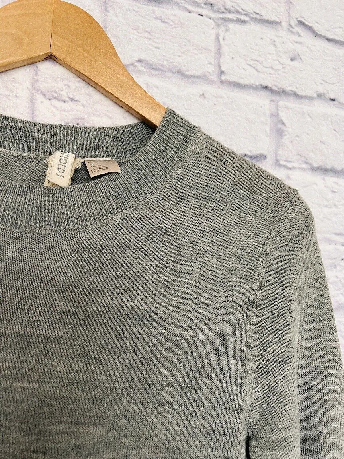 H&M DIVIDED Women’s Sweater Knit Lightweight Peplum Bottom Sz Small Gray