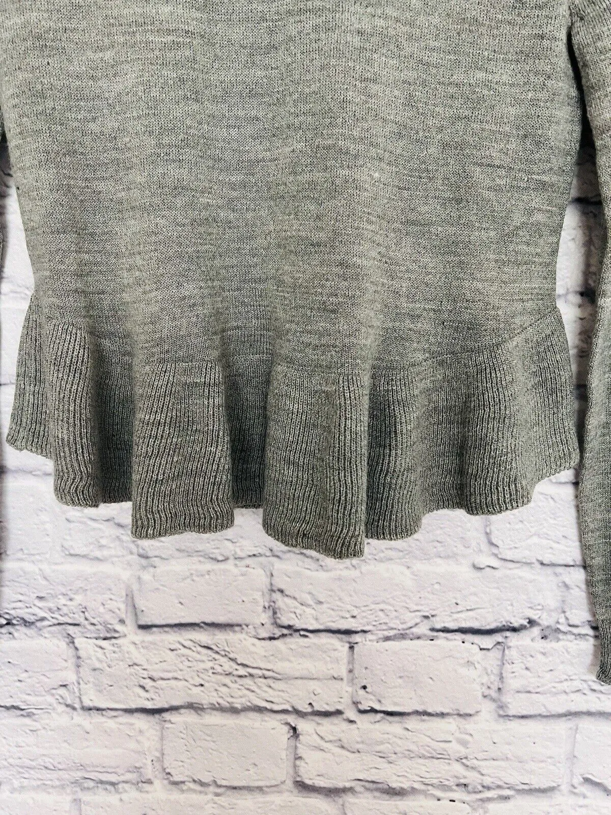 H&M DIVIDED Women’s Sweater Knit Lightweight Peplum Bottom Sz Small Gray
