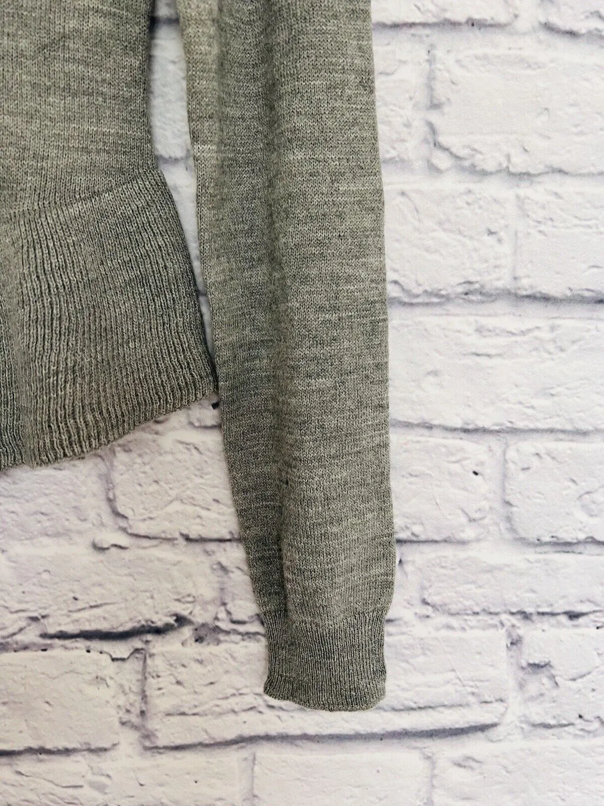 H&M DIVIDED Women’s Sweater Knit Lightweight Peplum Bottom Sz Small Gray