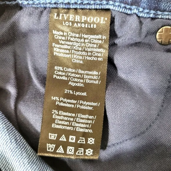 Liverpool Women's Raw Hem Cropped Flare  Denim Jeans Side Detail Size 6