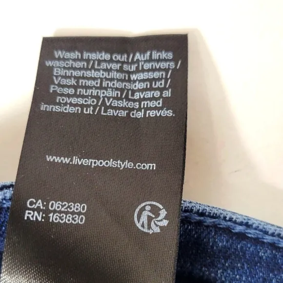 Liverpool Women's Raw Hem Cropped Flare  Denim Jeans Side Detail Size 6