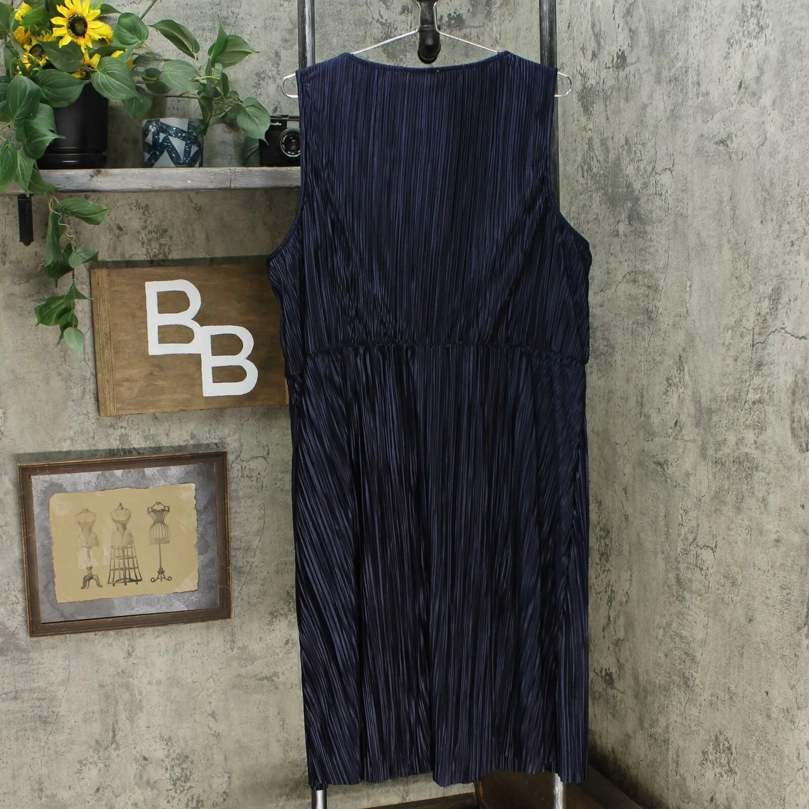 Love Squared Women's Plus Size Trendy Pleated Surplice Dress