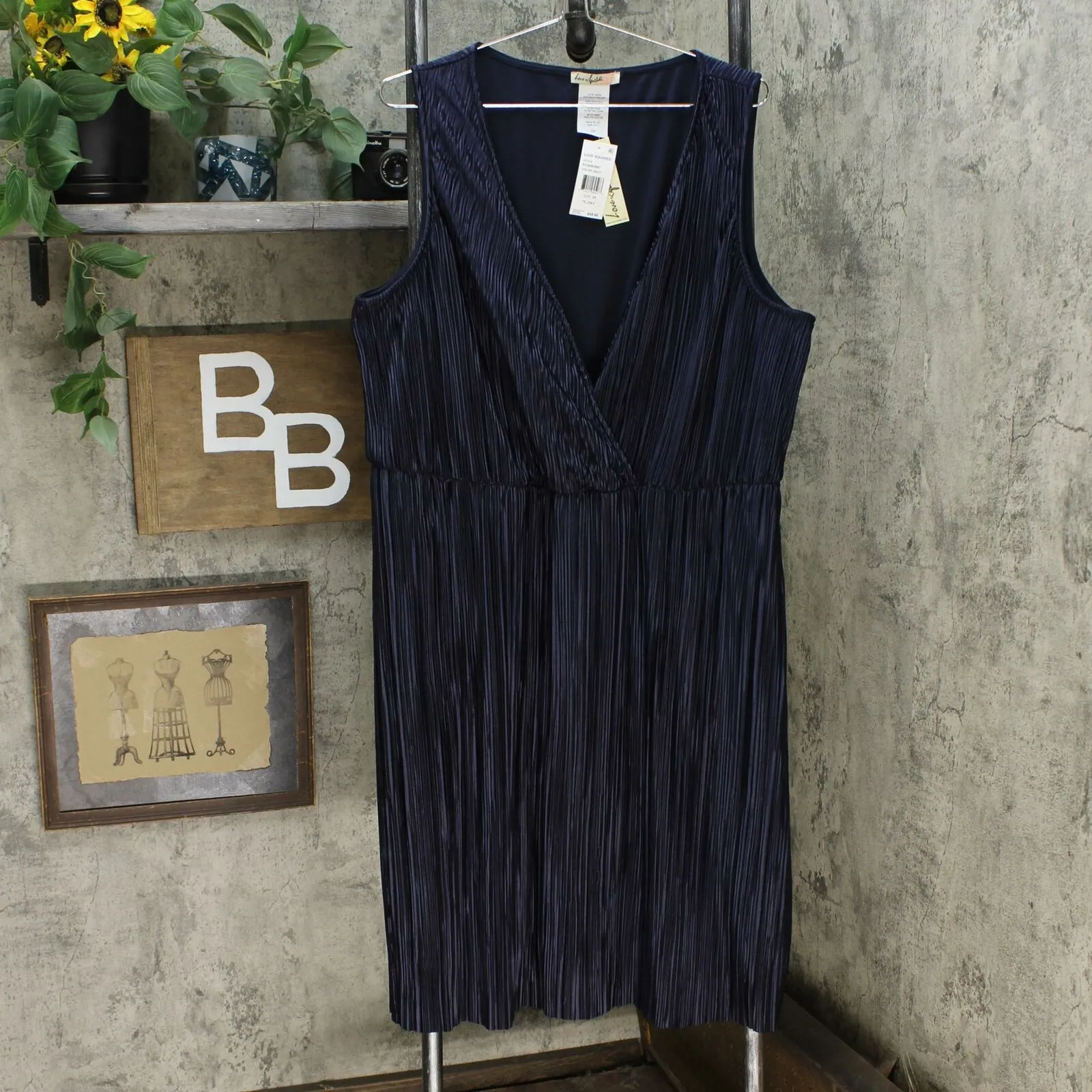 Love Squared Women's Plus Size Trendy Pleated Surplice Dress