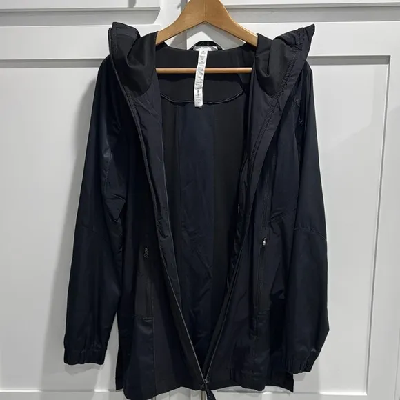 Lululemon Women's Right Round Rain Jacket Hoody Black Full Zip Size 6