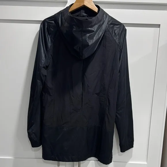 Lululemon Women's Right Round Rain Jacket Hoody Black Full Zip Size 6