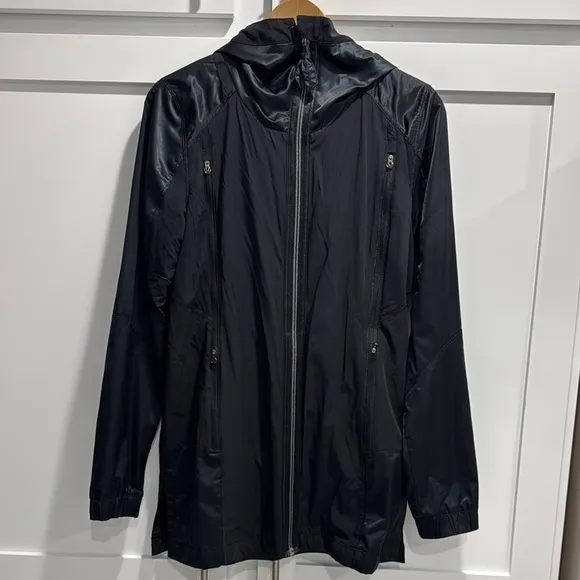 Lululemon Women's Right Round Rain Jacket Hoody Black Full Zip Size 6