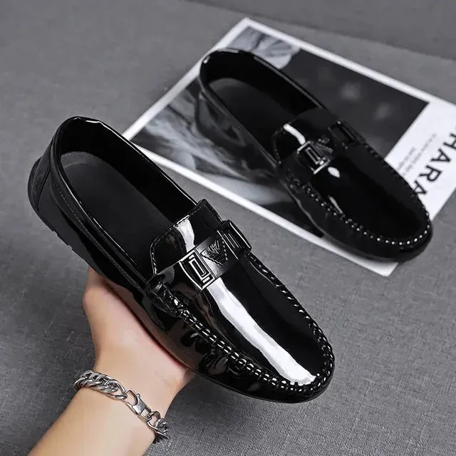 LuxeStride Glänzende Formelle Slipper für Männer