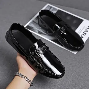 LuxeStride Glänzende Formelle Slipper für Männer