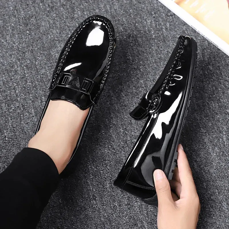 LuxeStride Glänzende Formelle Slipper für Männer