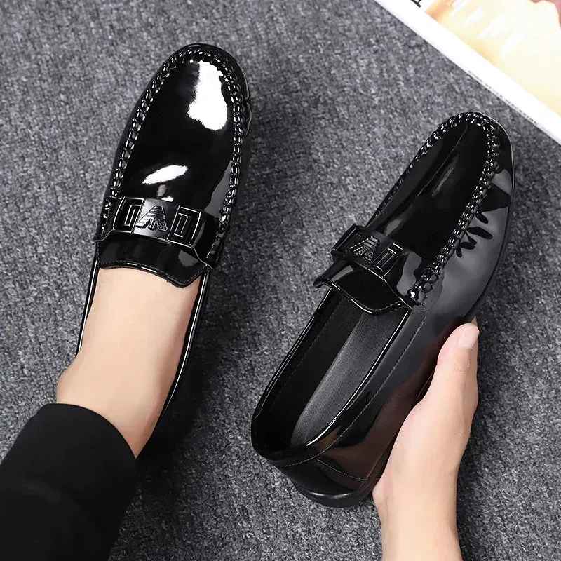 LuxeStride Glänzende Formelle Slipper für Männer