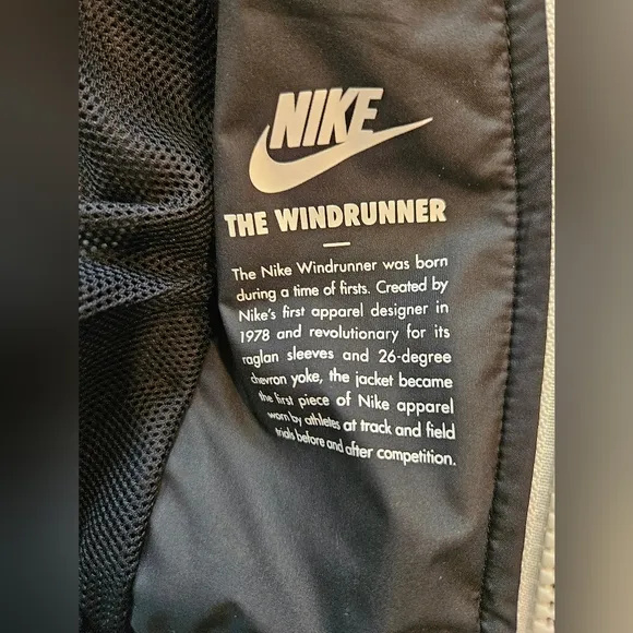 Nike NWT Women's Windrunner Windbreaker Lined Hooded Jacket Full Zip Black Sz S