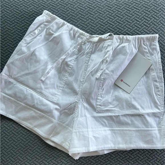 NWT Lululemon Cotton Blend Poplin High Rise Short 4”