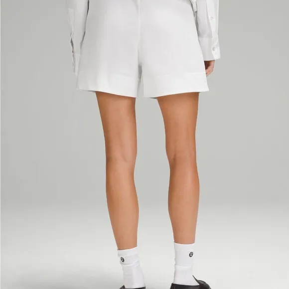 NWT Lululemon Cotton Blend Poplin High Rise Short 4”