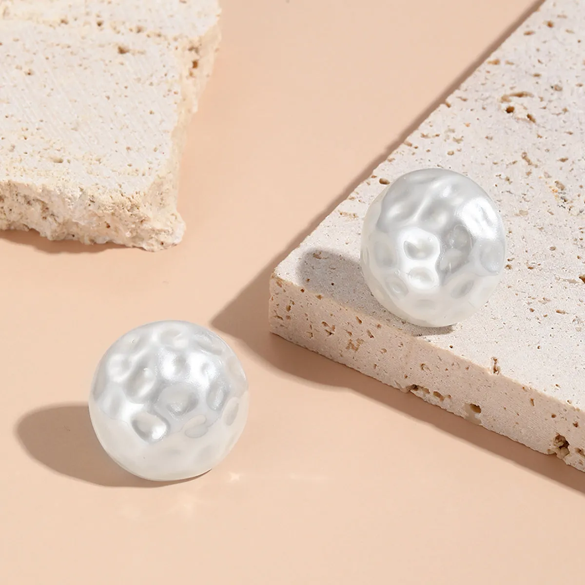 Pearl & Silver-Plated Hammered Round Stud Earrings