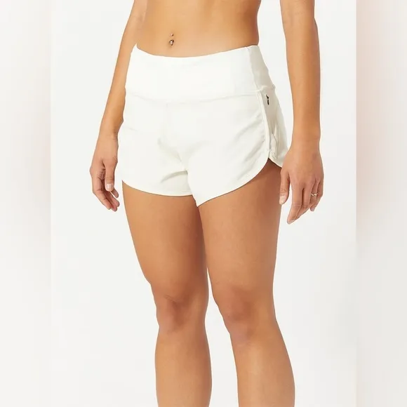 Rabbit Women's Pocket 4&quot; Ivory Shorts Size Small EUC
