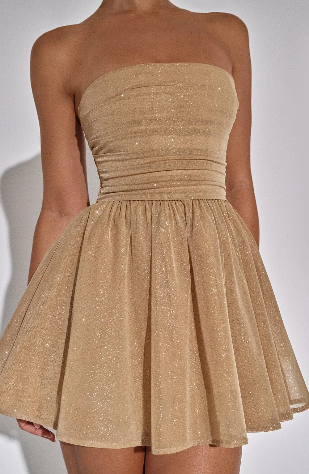 Rubí® | Strapless, sparkly dress with a button placket at the back