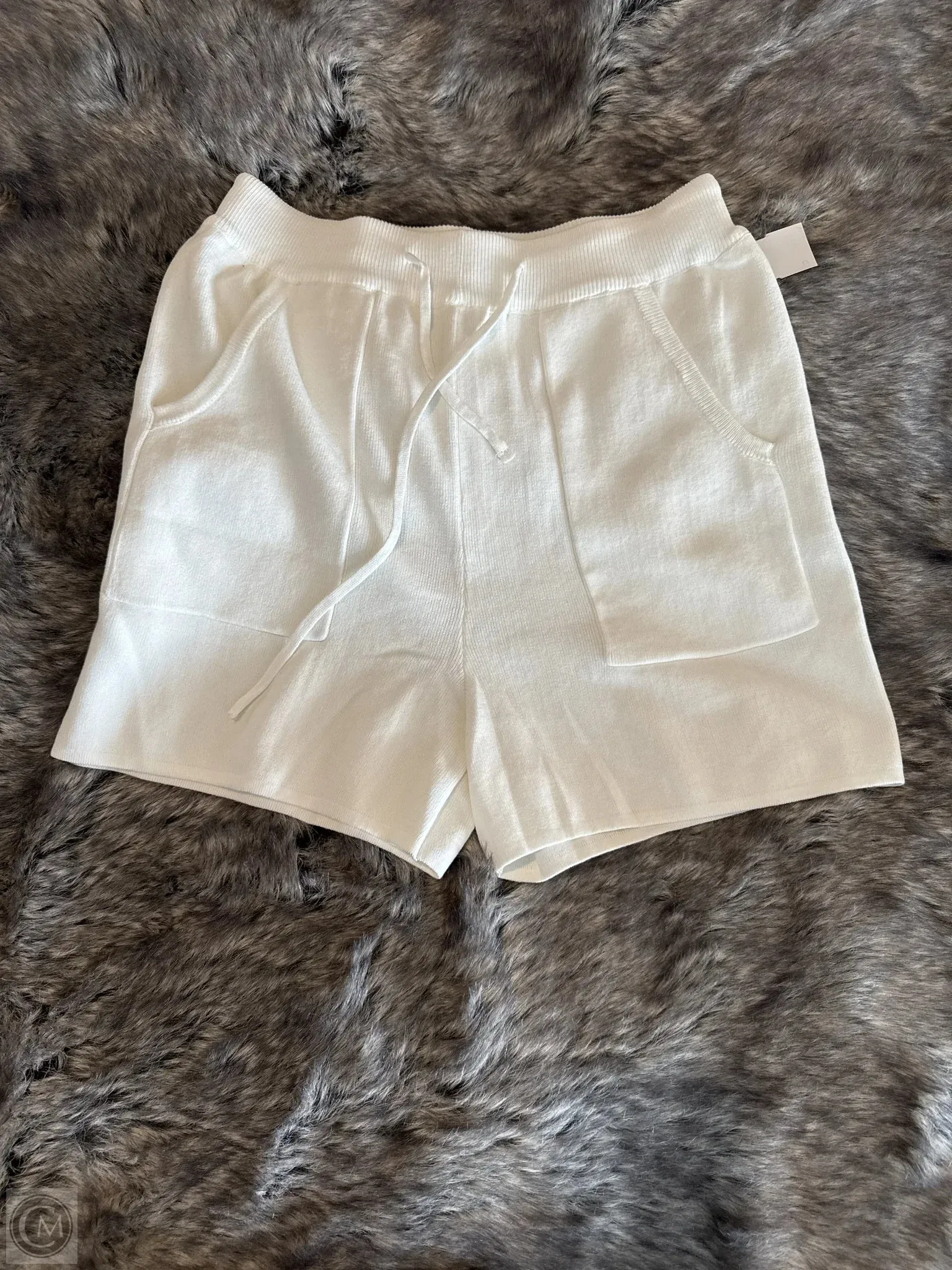 Shorts By Clothes Mentor In White, Size: M