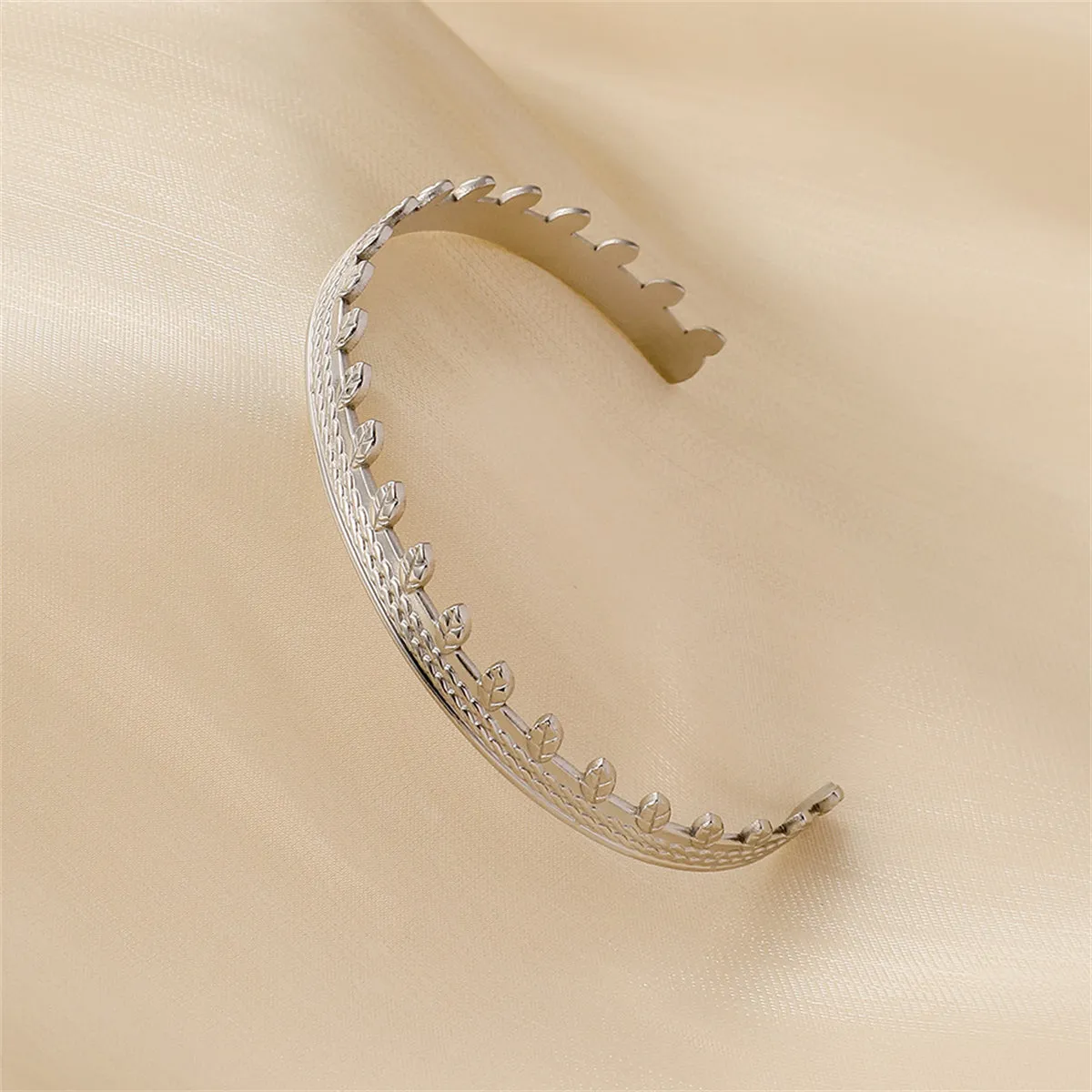 Stainless Steel Leaves Twine Cuff