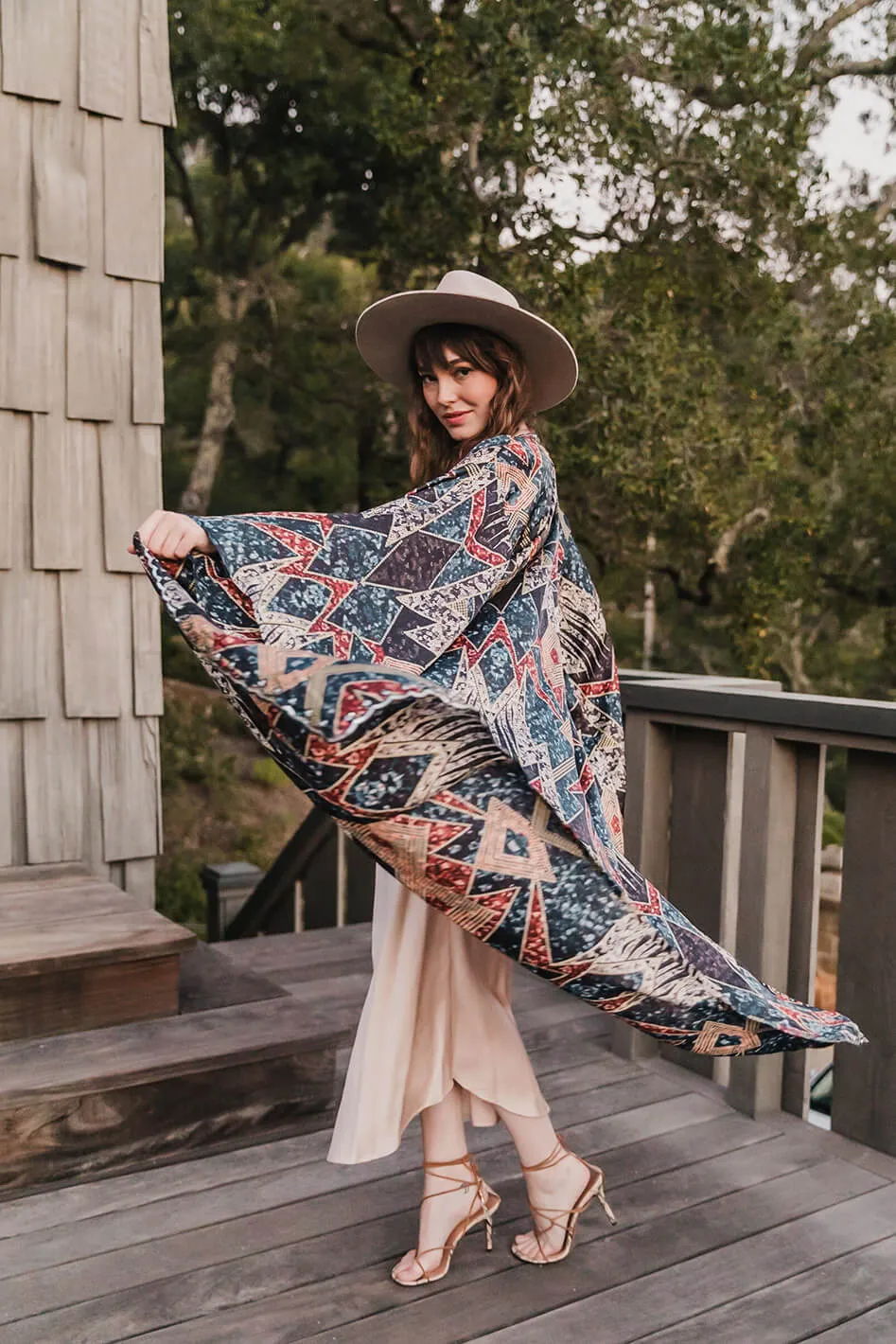 SukiSo Women's Isabella Blue Deco Kimono