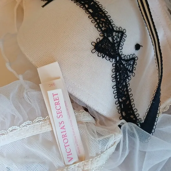 Victoria's Secret Ligth Pink Ruffle Open Front Babydoll Nightie. Size 34C