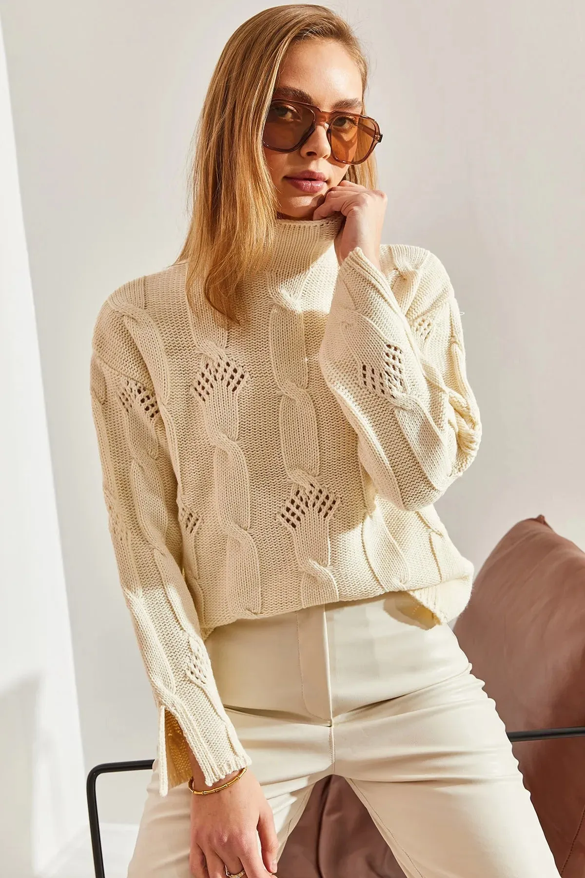 Women's Half-Turtleneck Cable Knit Sweater