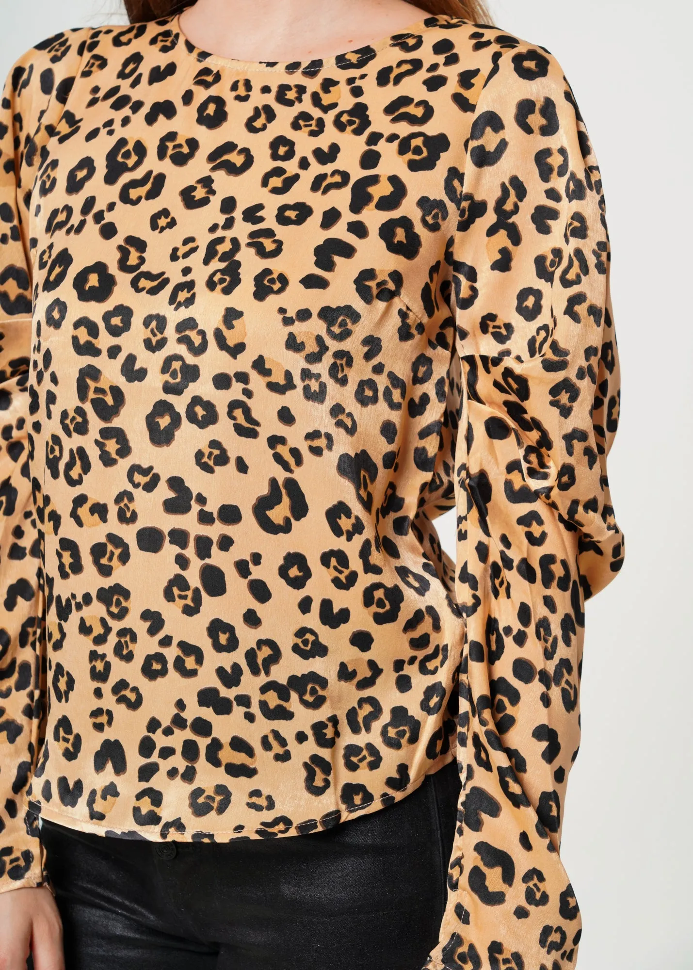 Women's Leopard Print Puffy Shoulder Top in Brown leopard