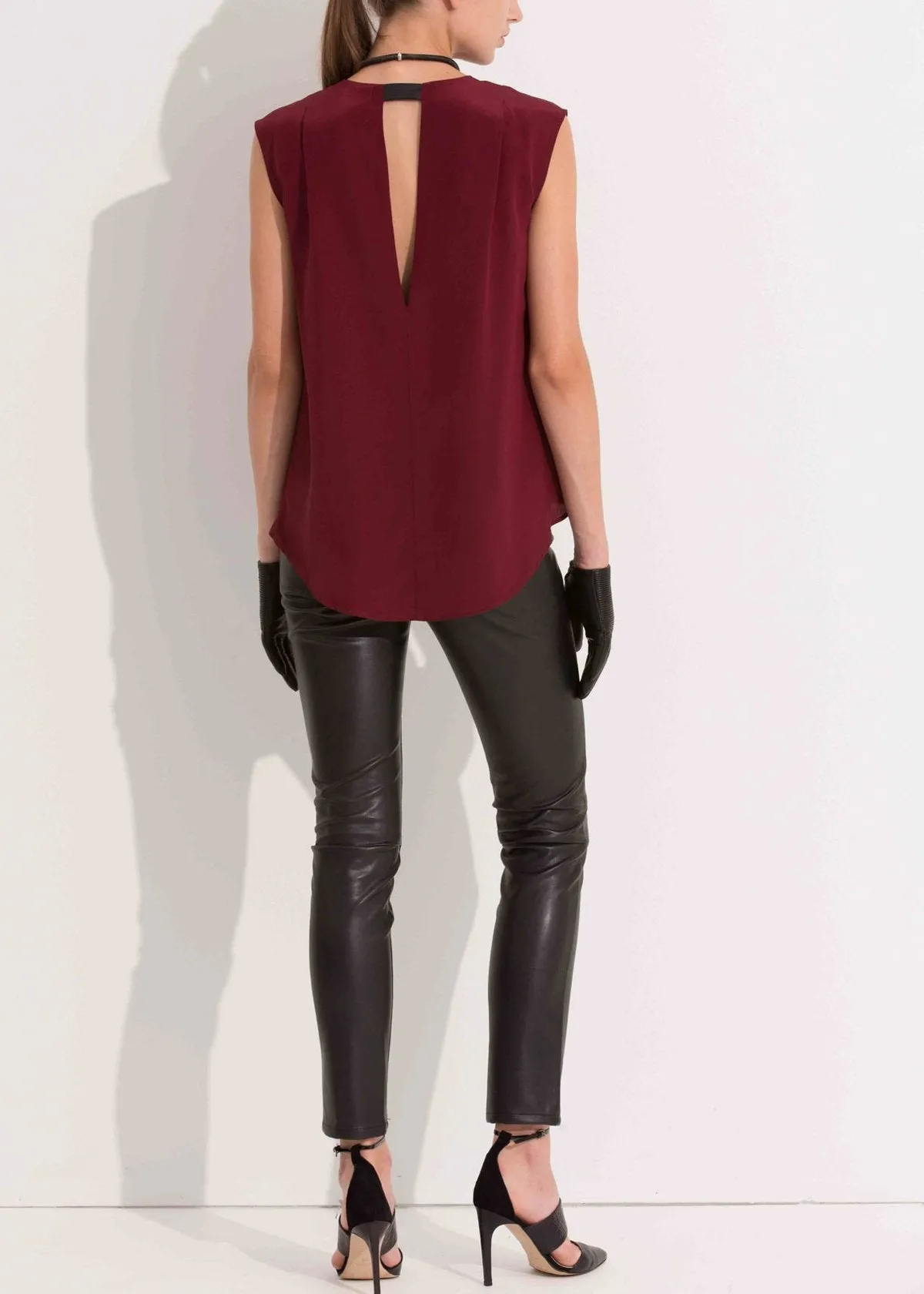 Women's Sleeveless Round Neck Hi Lo Top