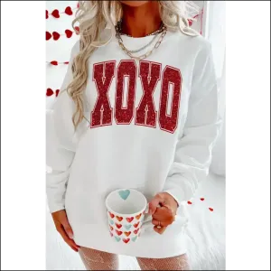 Xoxo Glitter Round Neck Sweatshirt: Cozy Love in Sparkly Disguise 😂✨