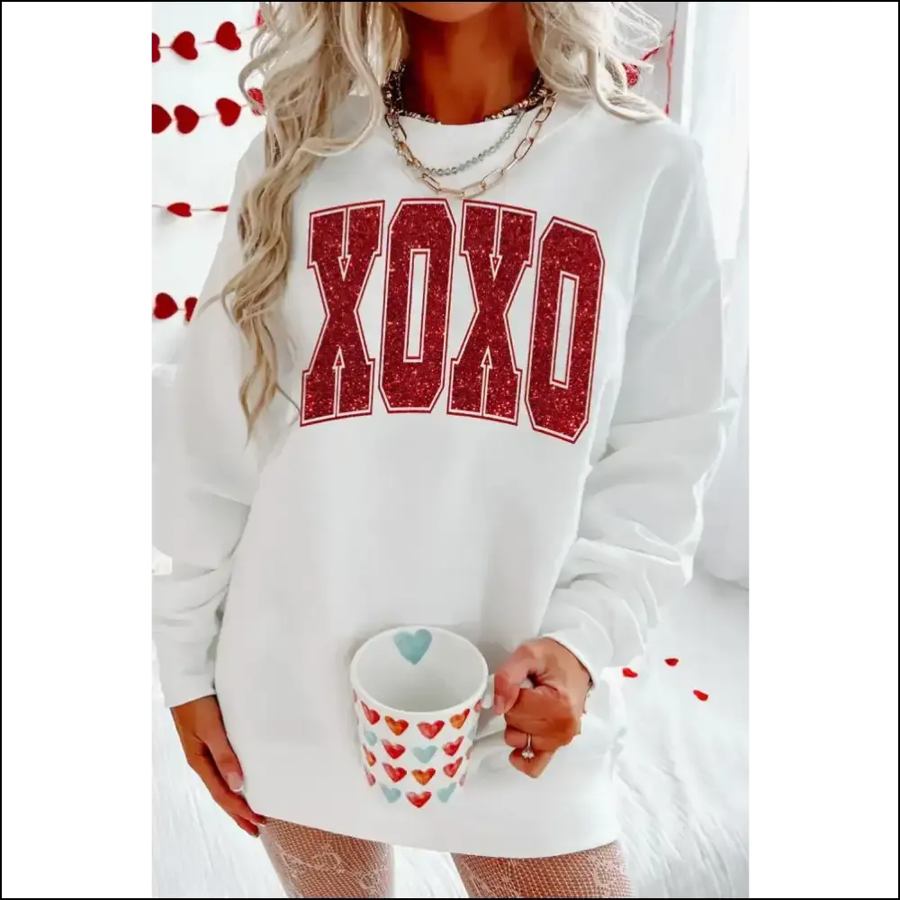 Xoxo Glitter Round Neck Sweatshirt: Cozy Love in Sparkly Disguise 😂✨